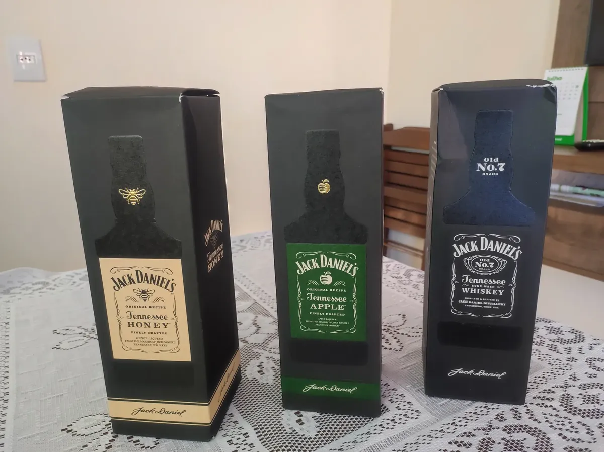 Avaliação com caixas Jack Daniel's